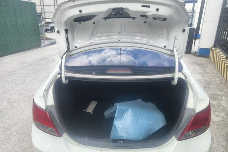 Used Hyundai Verna (older generation) 2014 1.4L Manual Smart GLS Trim Trunk