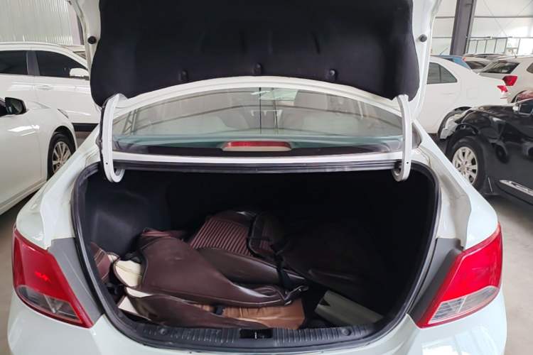 Used Hyundai Verna (older generation) 2014 1.4L Manual Smart GLS Trim Trunk