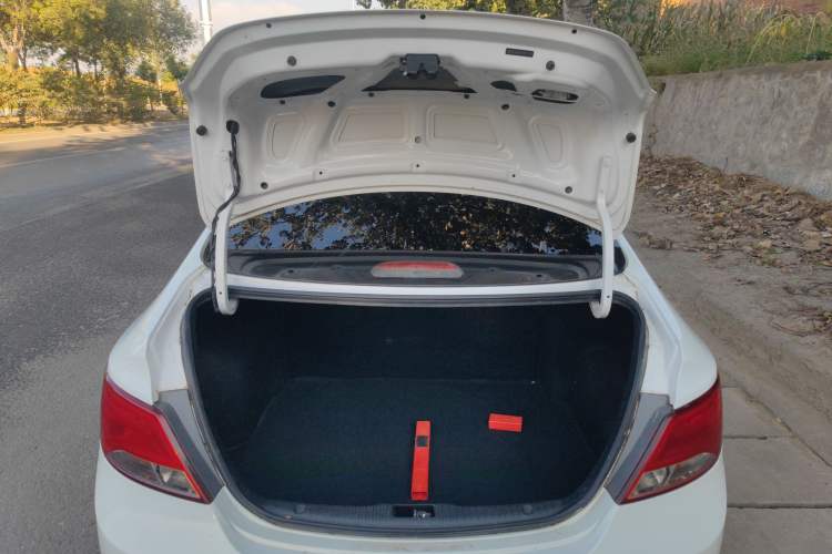 Used Hyundai Verna (older generation) 2014 1.4L Manual Smart GLS Trim Trunk