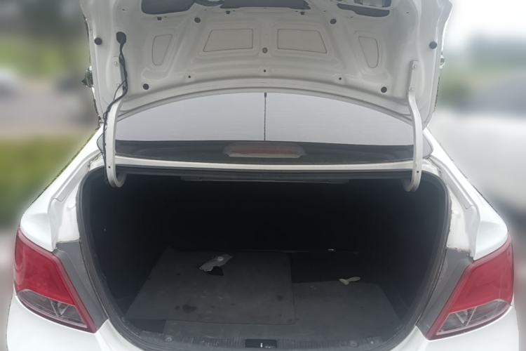 Used Hyundai Verna (older generation) 2014 1.4L Manual Smart GLS Trim Trunk