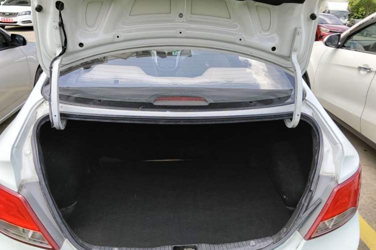 Used Hyundai Verna (older generation) 2014 1.4L Manual Smart GLS Trim Trunk