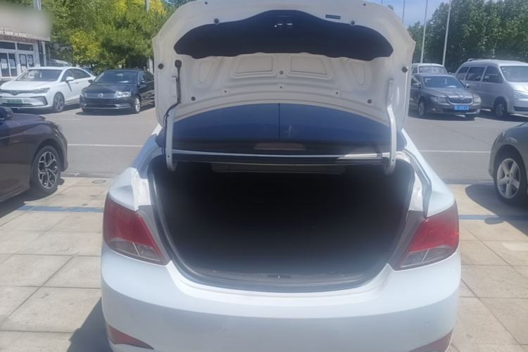 Used Hyundai Verna (older generation) 2014 1.4L Manual Smart GLS Trim Trunk