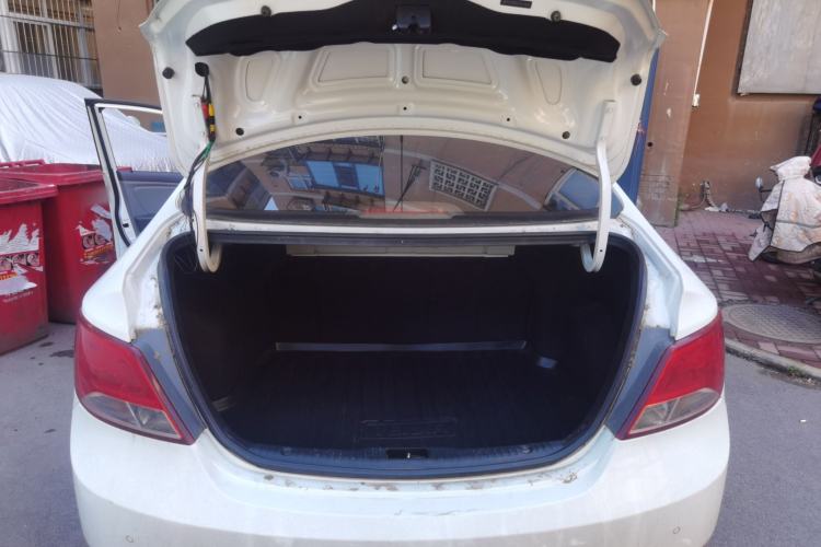 Used Hyundai Verna (older generation) 2014 1.4L Automatic Smart GLS Trunk