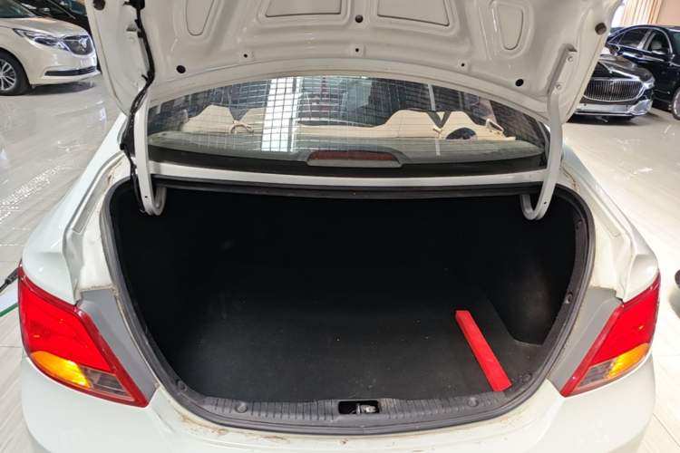Used Hyundai Verna (older generation) 2014 1.4L Manual Smart GLS Trim Trunk