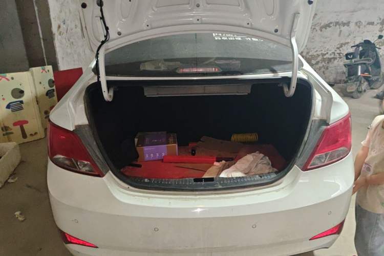 Used Hyundai Verna (older generation) 2014 1.4L Manual Smart GLS Trim Trunk