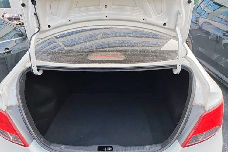 Used Hyundai Verna (older generation) 2014 1.4L Manual Smart GLS Trim Trunk