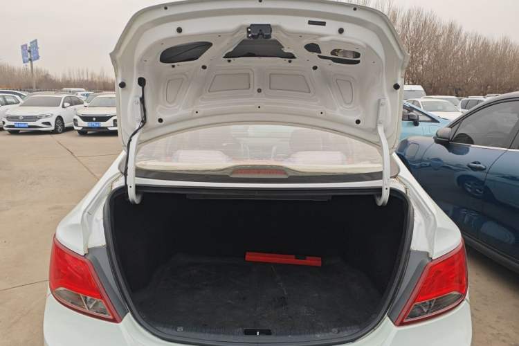 Used Hyundai Verna (older generation) 2014 1.4L Automatic Smart GLS Trunk