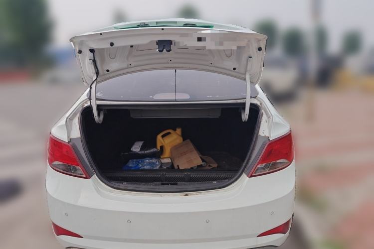 Used Hyundai Verna (older generation) 2014 1.4L Manual Smart GLS Trim Trunk