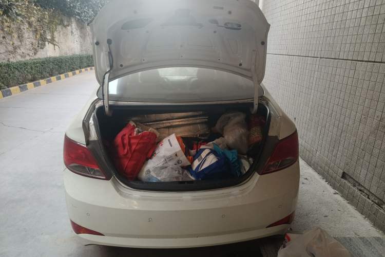 Used Hyundai Verna (older generation) 2014 1.4L Automatic Smart GLS Trunk