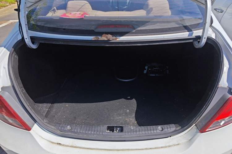 Used Hyundai Verna (older generation) 2014 1.4L Automatic Smart GLS Trunk