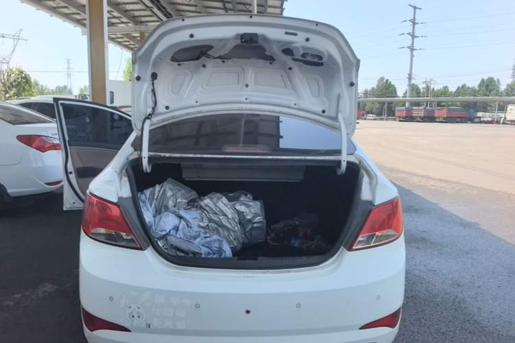 Used Hyundai Verna (older generation) 2014 1.4L Manual Smart GLS Trim Trunk