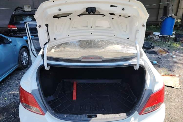 Used Hyundai Verna (older generation) 2014 1.4L Manual Fashion GS Model Trunk