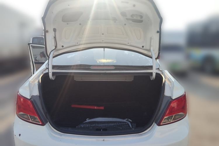 Used Hyundai Verna (older generation) 2014 1.4L Automatic Smart GLS Trunk