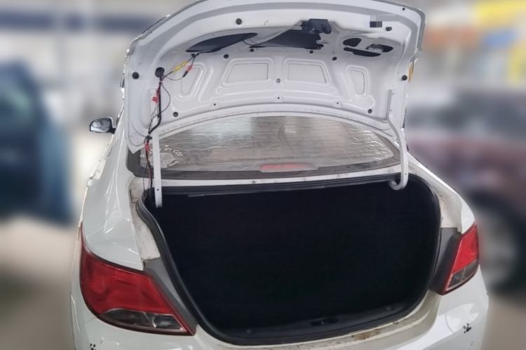 Used Hyundai Verna (older generation) 2014 1.4L Manual Smart GLS Trim Trunk