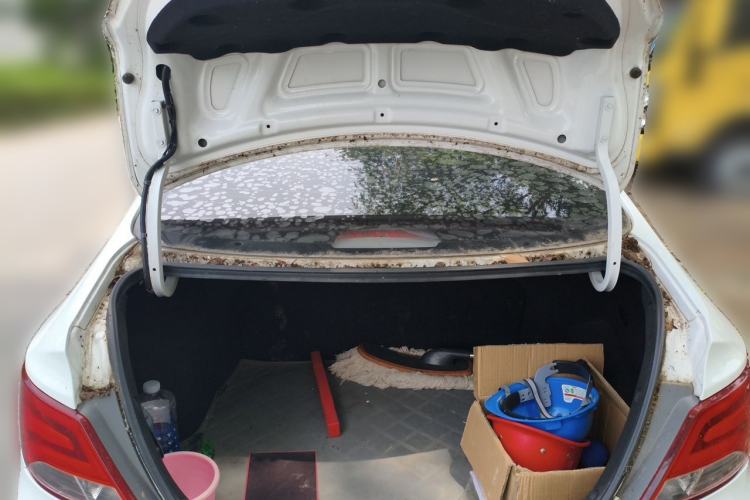 Used Hyundai Verna (older generation) 2014 1.4L Manual Top-Tier Model TOP Trunk