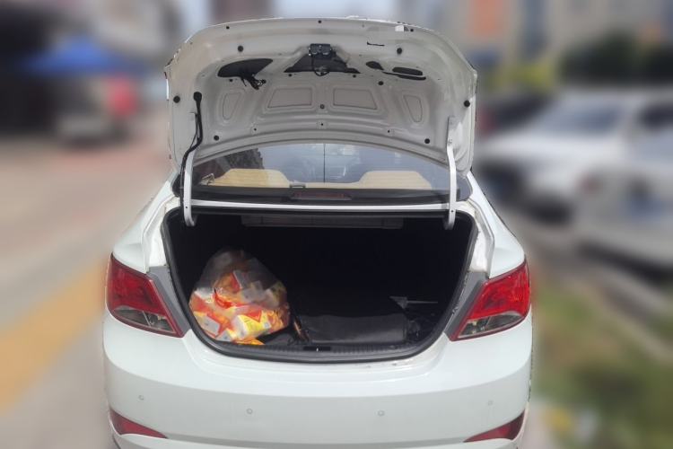 Used Hyundai Verna (older generation) 2014 1.4L Automatic Leading-Edge GLX Trunk