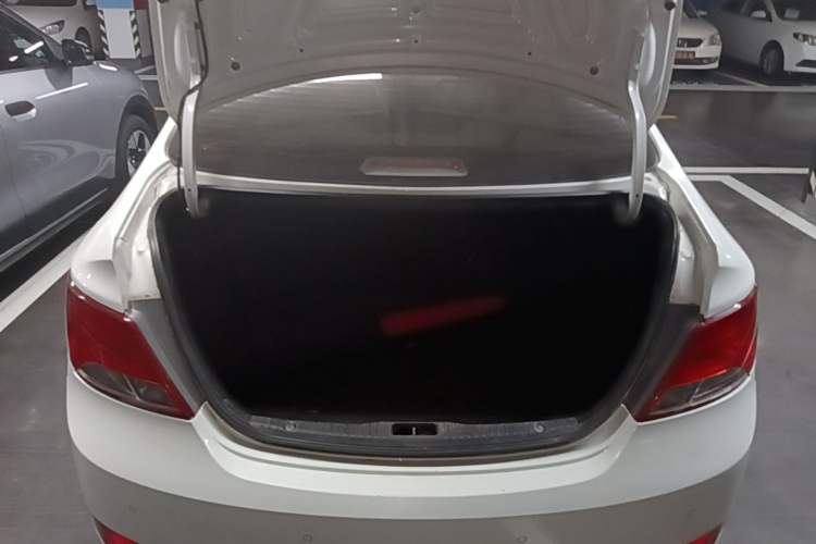 Used Hyundai Verna (older generation) 2014 1.4L Manual Smart GLS Trim Trunk