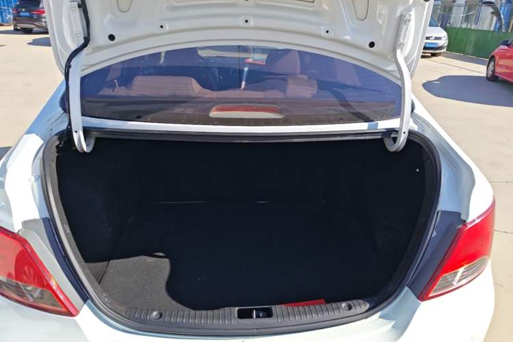 Used Hyundai Verna (older generation) 2014 1.4L Manual Smart GLS Trim Trunk
