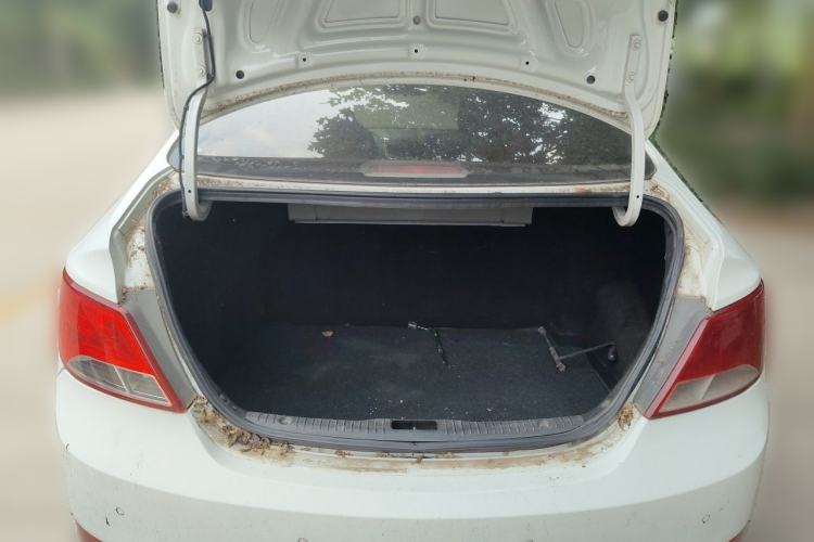 Used Hyundai Verna (older generation) 2014 1.4L Manual Smart GLS Trim Trunk