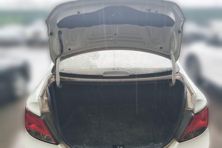 Used Hyundai Verna (older generation) 2014 1.4L Manual Smart GLS Trim Trunk