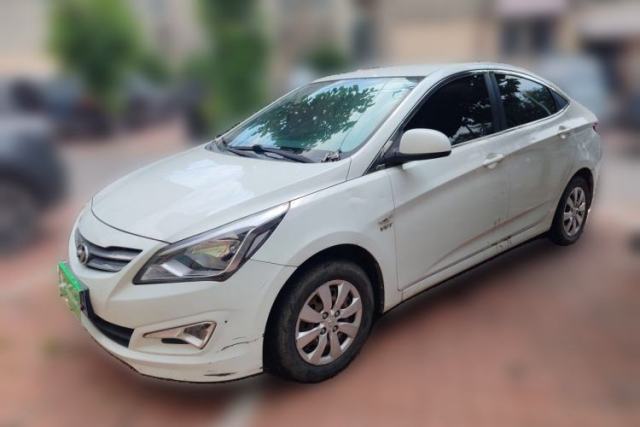 Hyundai Verna (older generation) 2014 1.4L Manual Smart GLS Trim مستعملة