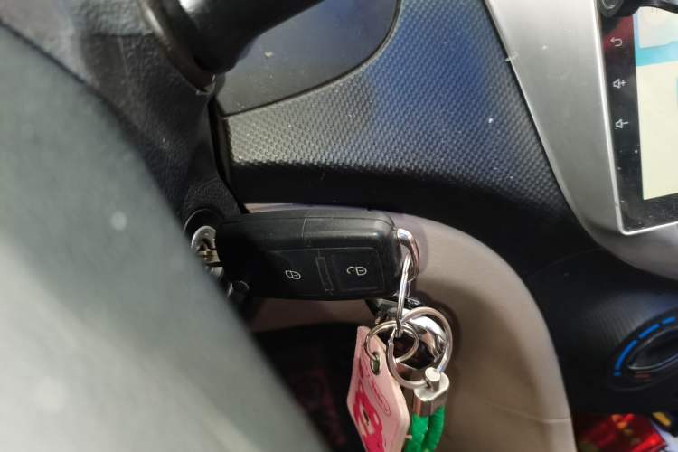 Used Hyundai Verna (older generation) 2014 1.4L Manual Smart GLS Trim Vehicle Key