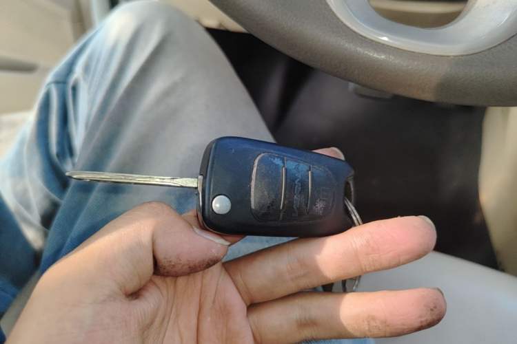 Used Hyundai Verna (older generation) 2014 1.4L Automatic Smart GLS Vehicle Key