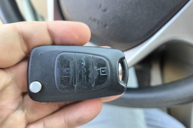 Used Hyundai Verna (older generation) 2014 1.4L Manual Smart GLS Trim Vehicle Key