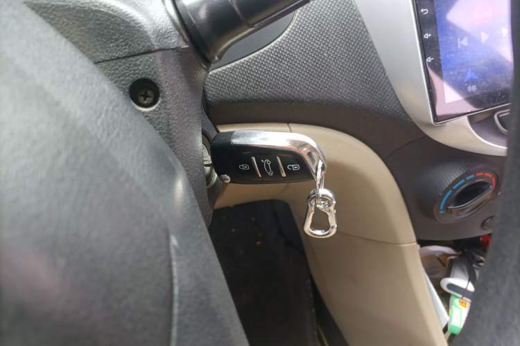 Used Hyundai Verna (older generation) 2014 1.4L Manual Smart GLS Trim Vehicle Key