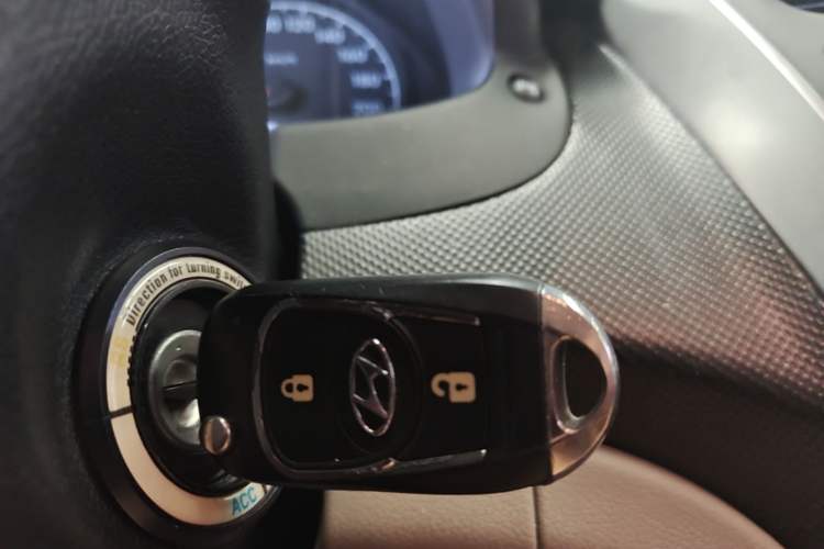 Used Hyundai Verna (older generation) 2014 1.4L Automatic Smart GLS Vehicle Key