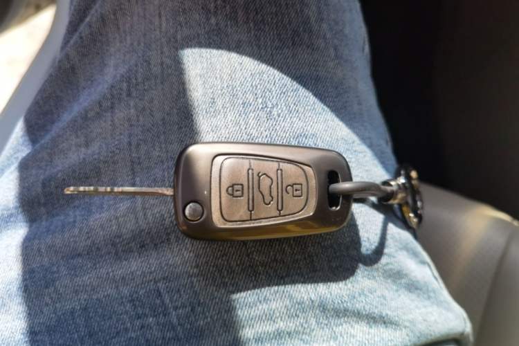 Used Hyundai Verna (older generation) 2014 1.4L Manual Smart GLS Trim Vehicle Key