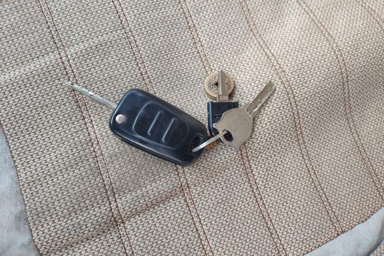 Used Hyundai Verna (older generation) 2014 1.4L Manual Smart GLS Trim Vehicle Key