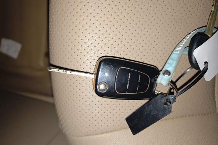 Used Hyundai Verna (older generation) 2014 1.4L Manual Smart GLS Trim Vehicle Key