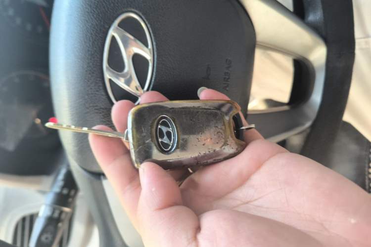 Used Hyundai Verna (older generation) 2014 1.4L Automatic Smart GLS Vehicle Key