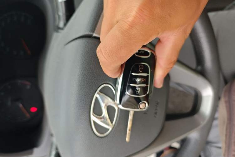 Used Hyundai Verna (older generation) 2014 1.4L Automatic Smart GLS Vehicle Key