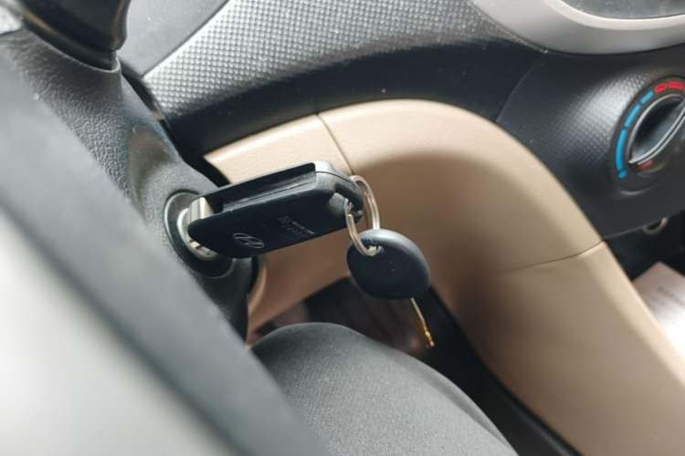 Used Hyundai Verna (older generation) 2014 1.4L Manual Smart GLS Trim Vehicle Key