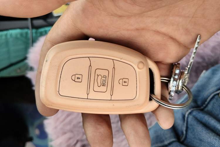 Used Hyundai Verna (older generation) 2014 1.4L Automatic Leading-Edge GLX Vehicle Key