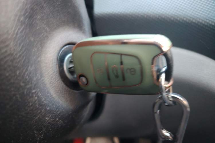 Used Hyundai Verna (older generation) 2014 1.4L Automatic Smart GLS Vehicle Key