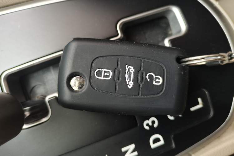 Used Hyundai Verna (older generation) 2014 1.4L Automatic Leading-Edge GLX Vehicle Key