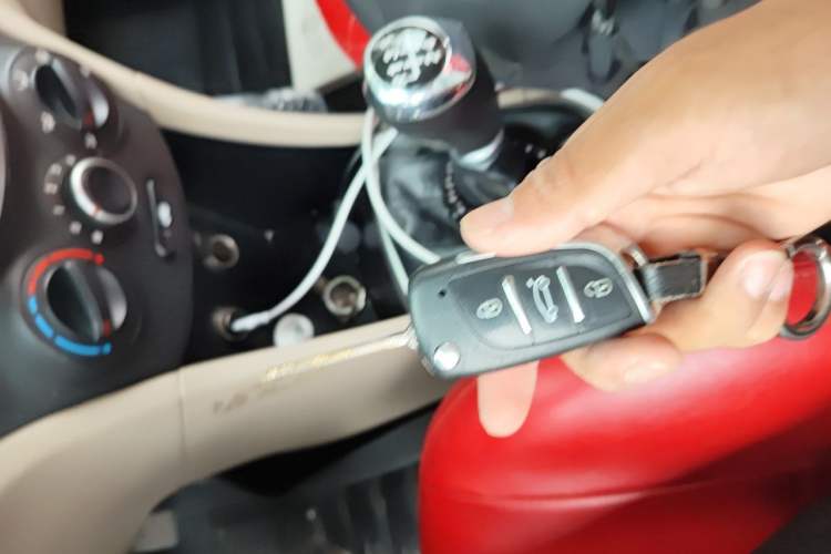 Used Hyundai Verna (older generation) 2014 1.4L Manual Smart GLS Trim Vehicle Key