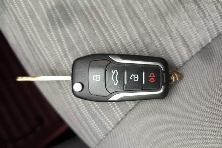Used Hyundai Verna (older generation) 2014 1.4L Automatic Smart GLS Vehicle Key