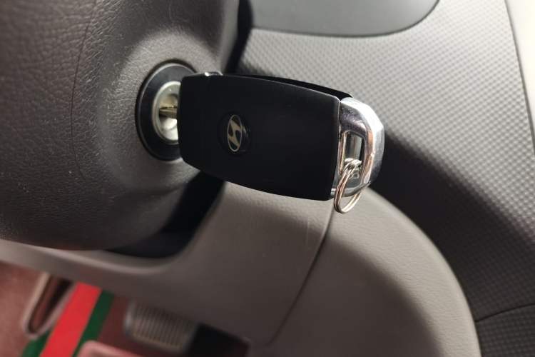 Used Hyundai Verna (older generation) 2014 1.4L Automatic Smart GLS Vehicle Key