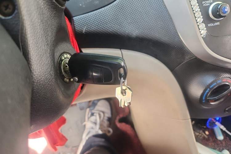 Used Hyundai Verna (older generation) 2014 1.4L Manual Smart GLS Trim Vehicle Key