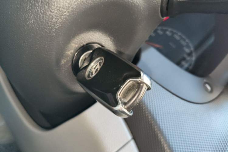 Used Hyundai Verna (older generation) 2014 1.4L Automatic Smart GLS Vehicle Key