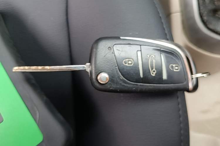 Used Hyundai Verna (older generation) 2014 1.4L Manual Smart GLS Trim Vehicle Key