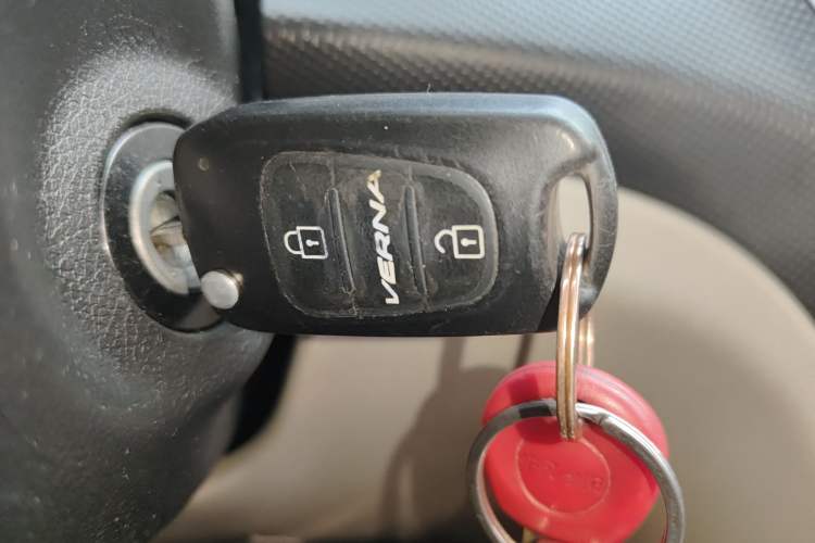 Used Hyundai Verna (older generation) 2014 1.4L Manual Smart GLS Trim Vehicle Key