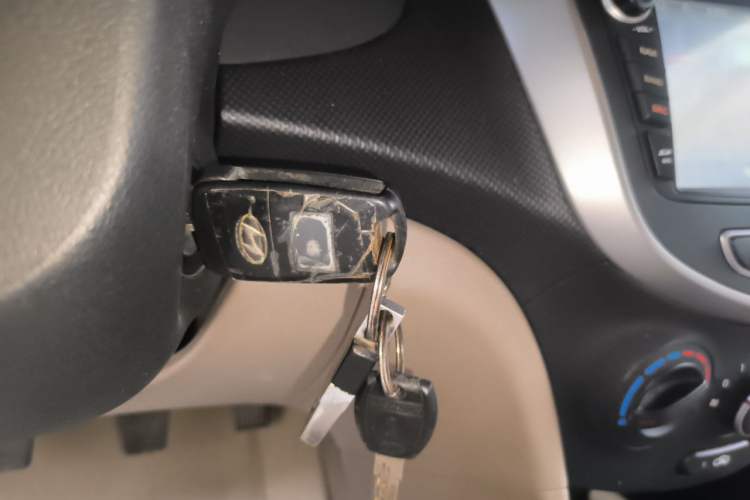 Used Hyundai Verna (older generation) 2014 1.4L Manual Smart GLS Trim Vehicle Key