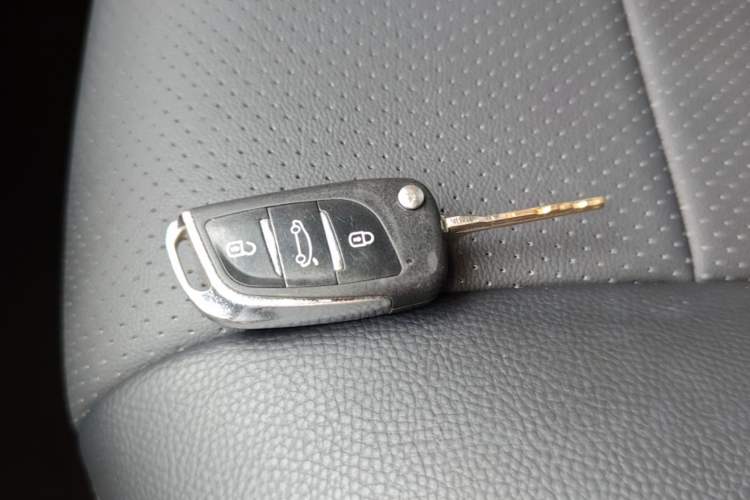 Used Hyundai Verna (older generation) 2014 1.4L Automatic Smart GLS Vehicle Key