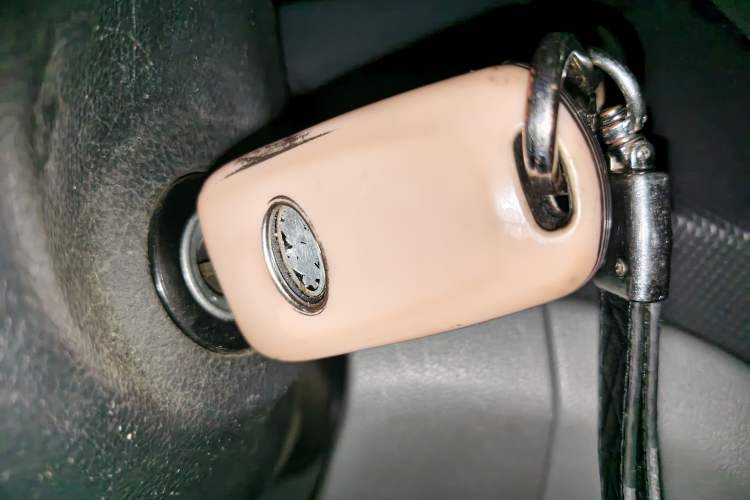 Used Hyundai Verna (older generation) 2014 1.4L Manual Smart GLS Trim Vehicle Key