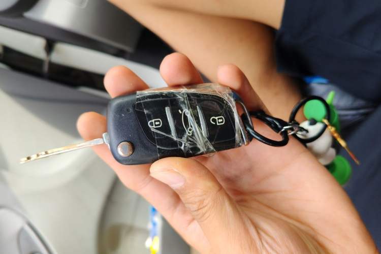 Used Hyundai Verna (older generation) 2014 1.4L Manual Smart GLS Trim Vehicle Key